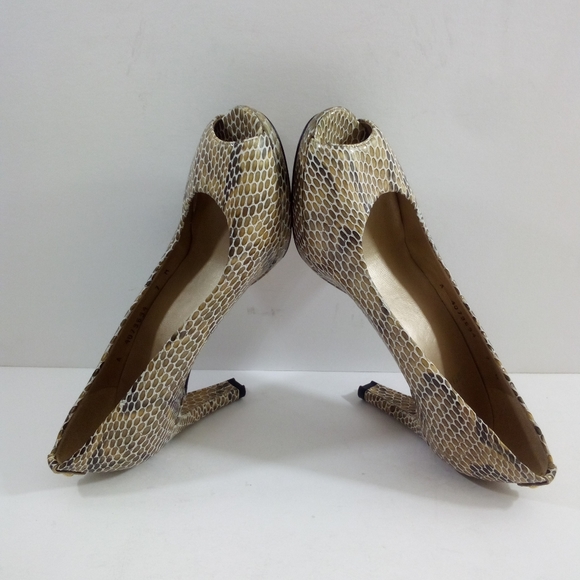 Stuart Weitzman Women 7 Snake Print Leather Yellow Spanish Pumps - Picture 5 of 8